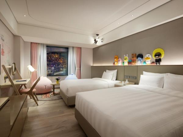 Lotte Hotel World : photo 2 de la chambre chambre lits jumeaux familiale personnages kakao - vue sur parc d’attractions