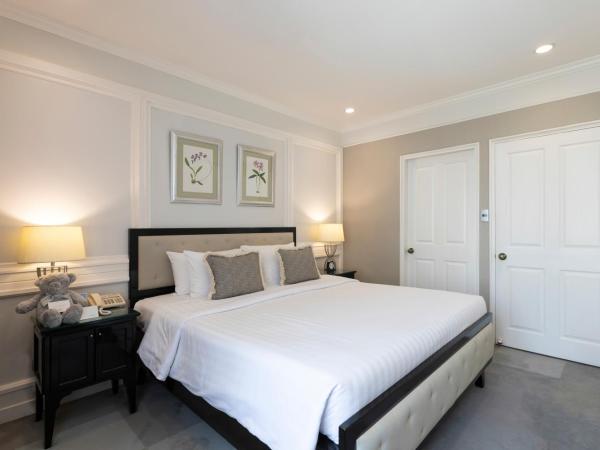 Cape House Langsuan Hotel : photo 6 de la chambre suite 1 chambre avec accès au salon