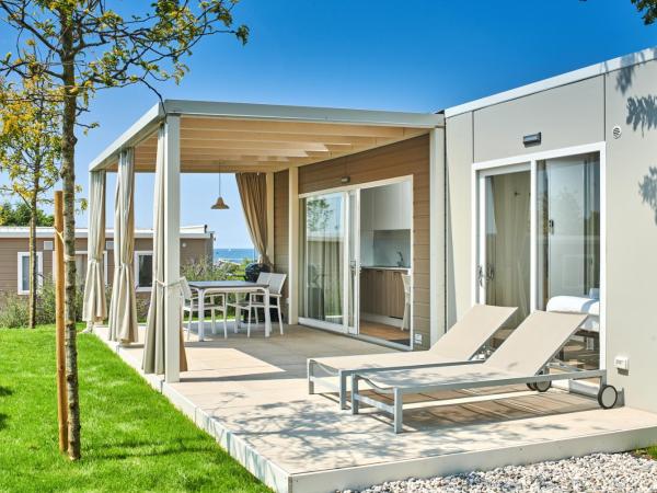 Camping Park Umag Mobile Homes : photo 4 de la chambre mobile home premium