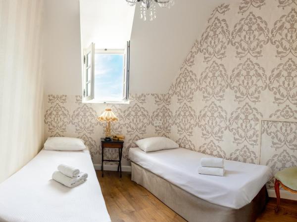 Hôtel De France Et De Guise - 1891 : photo 2 de la chambre suite 2 chambres