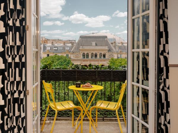 Solly Hôtel Paris : photo 5 de la chambre chambre double confort avec balcon - vue sur paris 