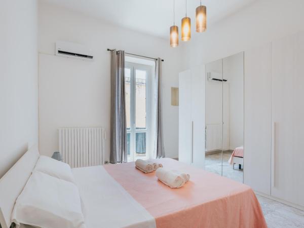 B&B Nuovo Reale - CENTRO STORICO : photo 8 de la chambre chambre de luxe double ou lits jumeaux avec baignoire spa