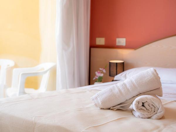 Hotel Crown : photo 1 de la chambre chambre double ou lits jumeaux