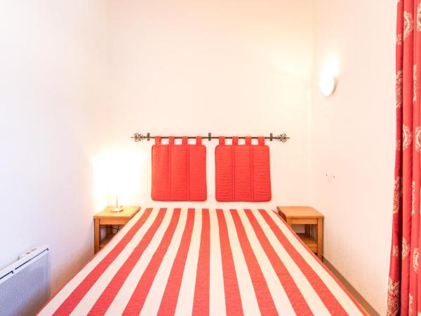 Vacancéole - Le Hameau de Valloire : photo 7 de la chambre appartement avec balcon