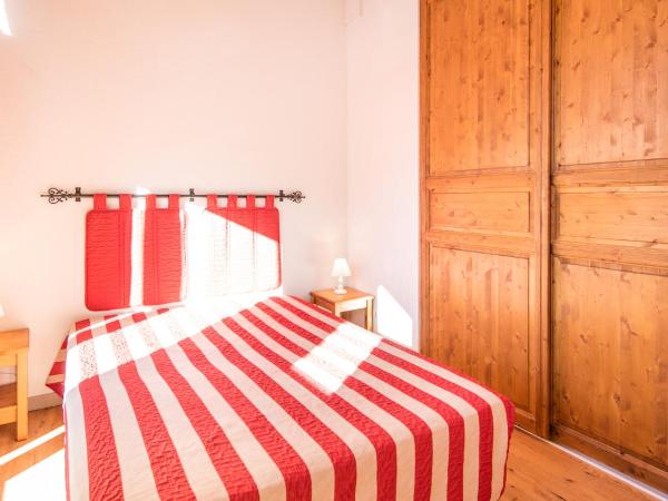 Vacancéole - Le Hameau de Valloire : photo 8 de la chambre appartement avec balcon