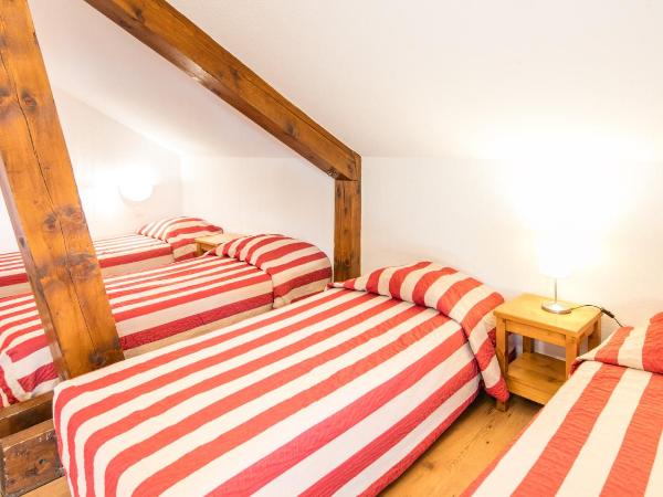 Vacancéole - Le Hameau de Valloire : photo 2 de la chambre appartement avec balcon