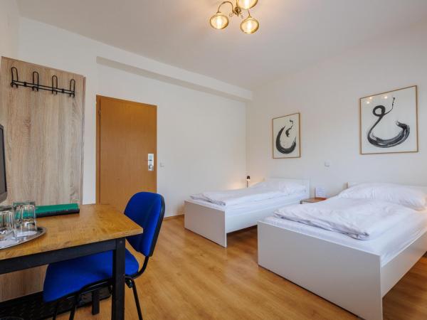 Pension U Golfu Cihelny : photo 7 de la chambre chambre familiale avec terrasse 