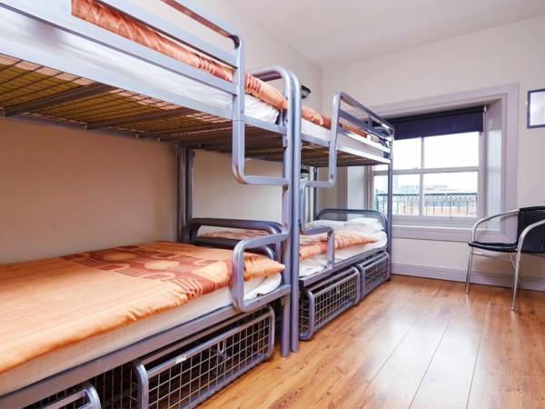 Bru Bar & Hostel : photo 5 de la chambre lit dans dortoir mixte de 4 lits