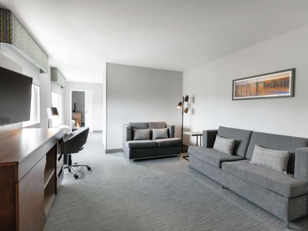 Hampton Inn & Suites by Hilton Québec - Beauport : photo 4 de la chambre suite lit king-size – non-fumeurs