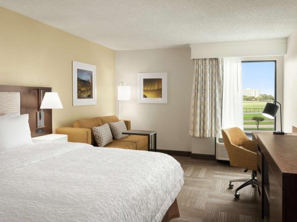 Hampton Inn Houston Hobby Airport : photo 5 de la chambre chambre lit king-size avec canapé-lit - non-fumeurs
