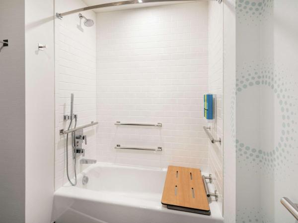 Tru By Hilton Denver Downtown Convention Center : photo 1 de la chambre king room with bath tub - mobility and hearing access