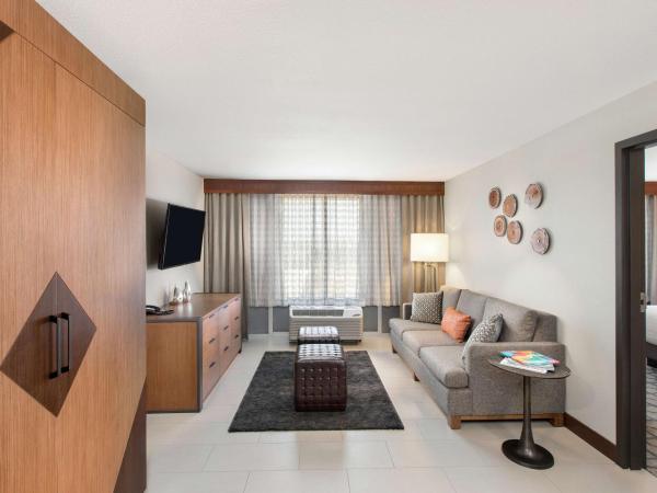 DoubleTree by Hilton San Antonio Northwest - La Cantera : photo 1 de la chambre suite 1 chambre lit king-size avec canapé-lit