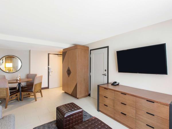 DoubleTree by Hilton San Antonio Northwest - La Cantera : photo 3 de la chambre suite 1 chambre lit king-size avec canapé-lit