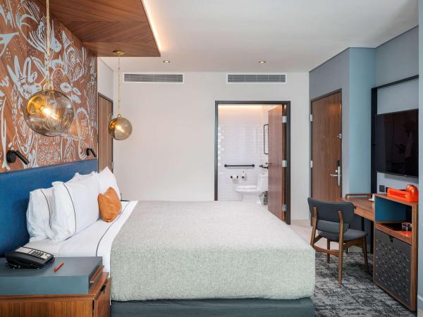 Canopy By Hilton Cancun La Isla : photo 1 de la chambre king room with mobility and hearing access/non-smoking