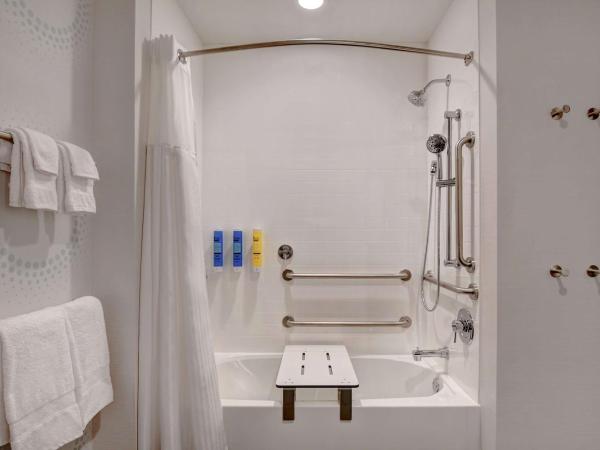 Tru By Hilton Columbia Greystone : photo 10 de la chambre chambre lit king-size avec baignoire - accessible aux personnes à mobilité réduite