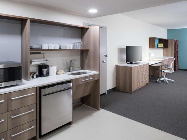 Home2 Suites By Hilton Jacksonville Airport : photo 2 de la chambre queen studio with two queen beds - mobility access/non-smoking