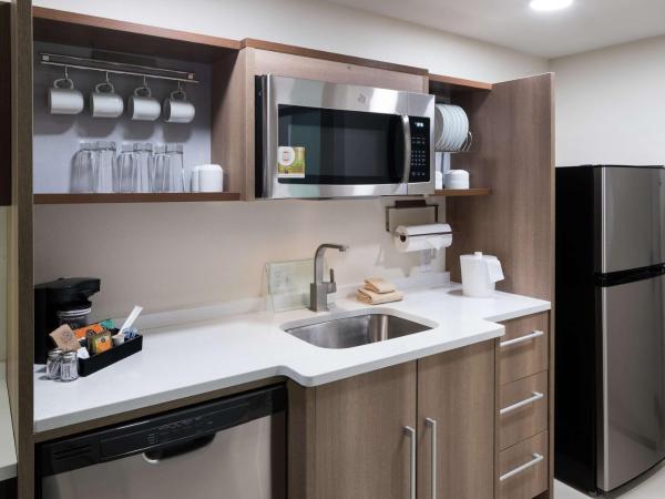 Home2 Suites By Hilton Jacksonville Airport : photo 4 de la chambre suite studio lit king-size - non-fumeurs