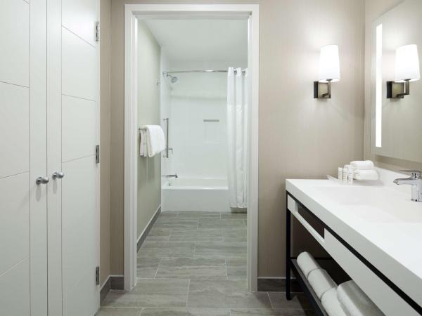 Homewood Suites By Hilton Montreal Midtown : photo 4 de la chambre suite lit king-size - accessible aux personnes à mobilité réduite - non-fumeurs