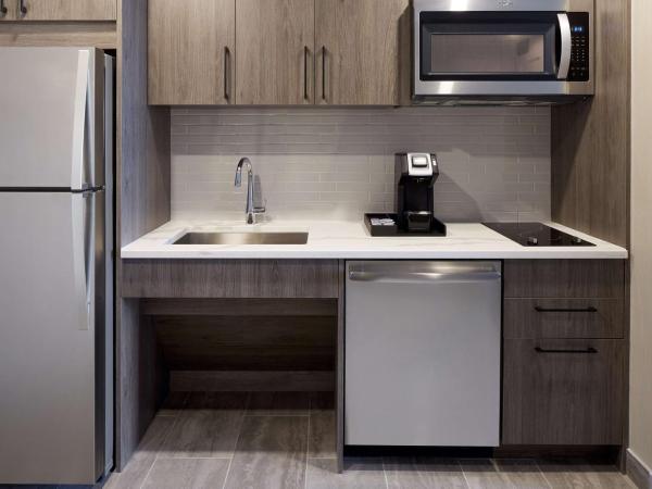 Homewood Suites By Hilton Montreal Midtown : photo 2 de la chambre suite lit king-size - accessible aux personnes à mobilité réduite - non-fumeurs