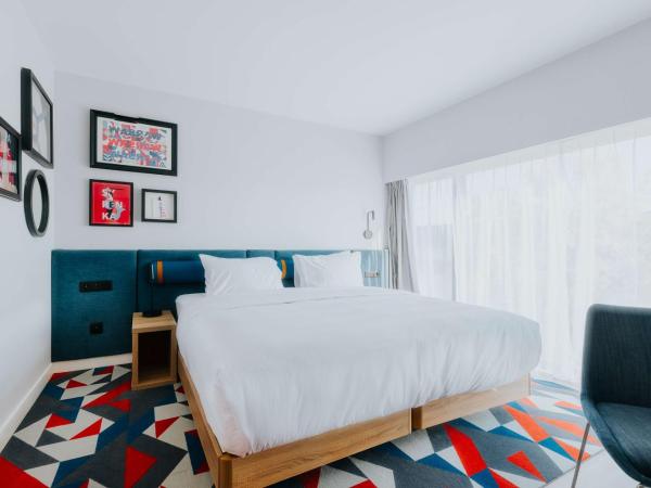 Hampton By Hilton Warsaw Reduta : photo 2 de la chambre chambre lit super king-size