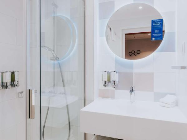 Hampton By Hilton Warsaw Reduta : photo 2 de la chambre chambres familiales communicantes 