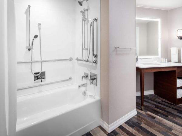 Homewood Suites by Hilton Boston Seaport District : photo 6 de la chambre suite studio lit king-size avec baignoire - accessible aux personnes à mobilité réduite