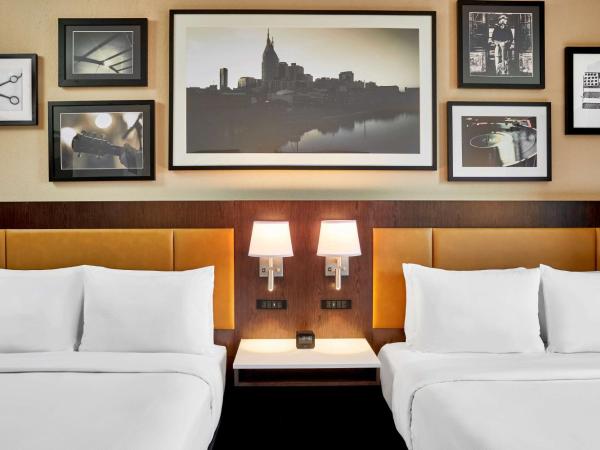Embassy Suites by Hilton Nashville Downtown : photo 1 de la chambre suite 2 chambres avec lits queen-size