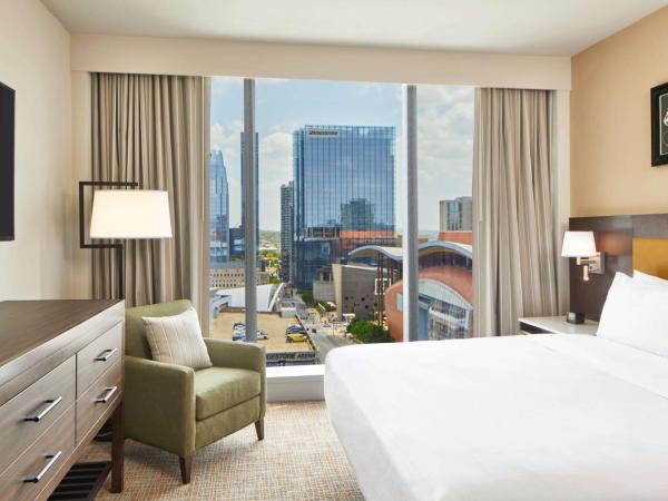Embassy Suites by Hilton Nashville Downtown : photo 4 de la chambre suite lit king-size