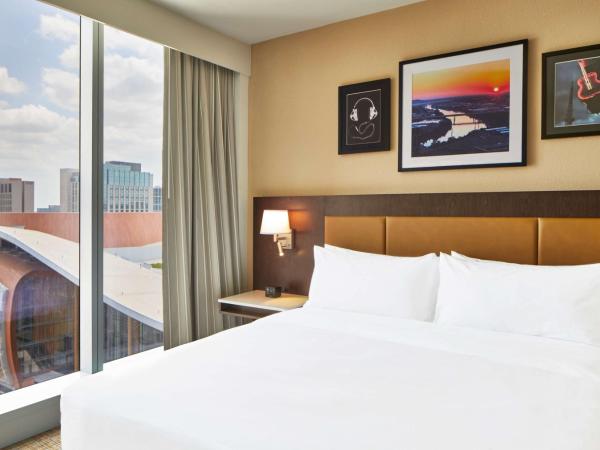 Embassy Suites by Hilton Nashville Downtown : photo 2 de la chambre suite lit king-size