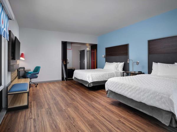 Tru By Hilton Indianapolis Downtown, In : photo 3 de la chambre chambre avec 2 lits queen-size et baignoire - accessible aux personnes à mobilité réduite