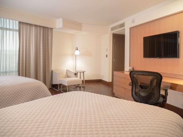 MS Milenium Monterrey Curio Collection by Hilton : photo 3 de la chambre suite junior avec 2 lits doubles 