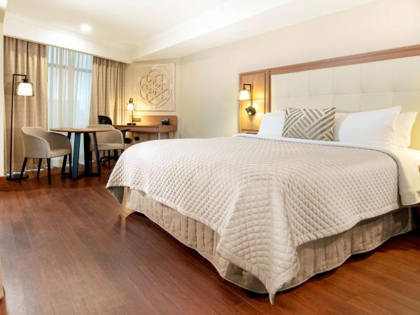 MS Milenium Monterrey Curio Collection by Hilton : photo 3 de la chambre chambre lit king-size supérieure avec balcon