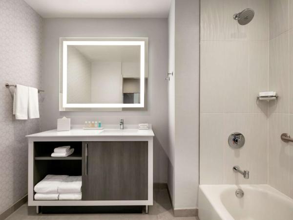 Embassy Suites by Hilton Atlanta Midtown : photo 3 de la chambre suite 2 chambres lit queen-size avec 2 lits queen-size