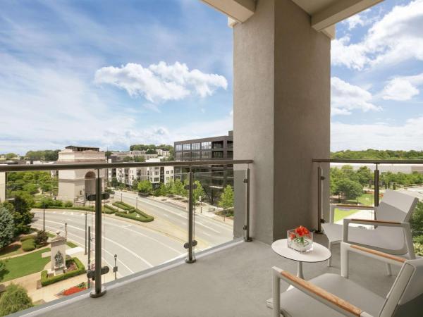 Embassy Suites by Hilton Atlanta Midtown : photo 2 de la chambre suite 2 chambres lit king-size avec balcon