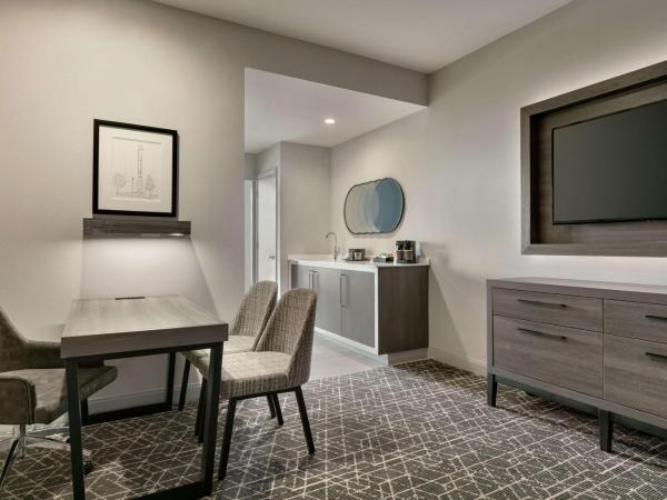 Embassy Suites by Hilton Atlanta Midtown : photo 6 de la chambre suite 2 chambres lit king-size avec balcon