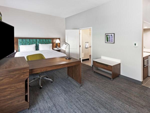 Hampton Inn & Suites Dallas I-30 Cockrell Hill, Tx : photo 5 de la chambre suite 1 chambre lit king-size - non-fumeurs