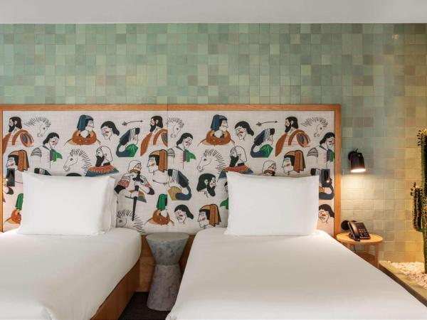 Se Catedral Hotel Porto, Tapestry Collection By Hilton : photo 4 de la chambre suite junior avec lits jumeaux