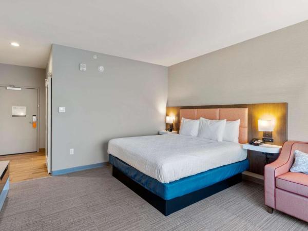 Hampton Inn Colorado Springs Northeast : photo 3 de la chambre king room with microwave and fridge