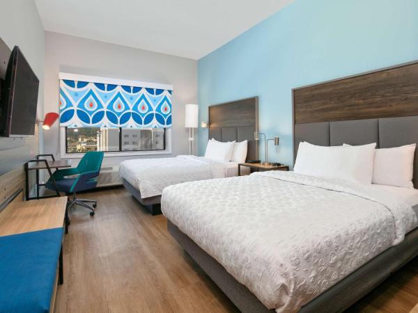 Tru By Hilton San Antonio At The Rim, Tx : photo 1 de la chambre chambre avec 2 lits queen-size et douche à l’italienne