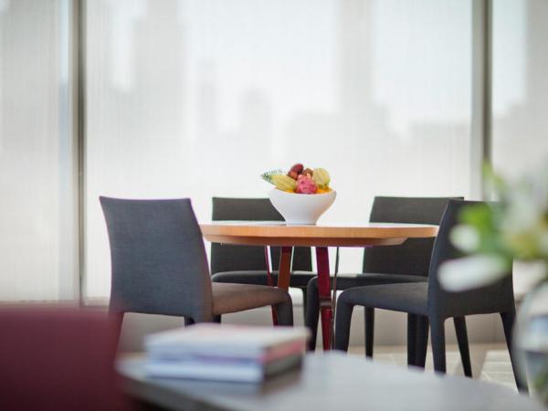 Jumeirah Living World Trade Centre Dubai : photo 1 de la chambre résidence 2 chambres avec bain à remous privé