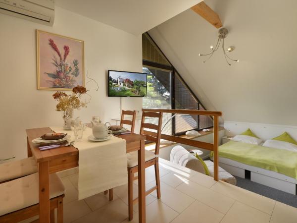 A. V. Pension Praha : photo 2 de la chambre studio - split level with free parking