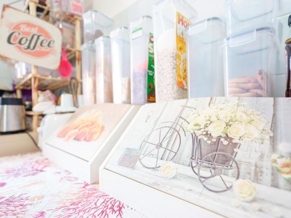 B&B POTHOS - ENG ITA - Air Conditioning Wi-Fi Fridge Netflix Local Guide - Aria condizionata, frigo, internet, guida locale : photo 4 de la chambre chambre lits jumeaux spacieuse