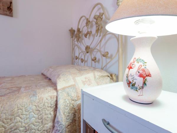 B&B POTHOS - ENG ITA - Air Conditioning Wi-Fi Fridge Netflix Local Guide - Aria condizionata, frigo, internet, guida locale : photo 4 de la chambre chambre simple