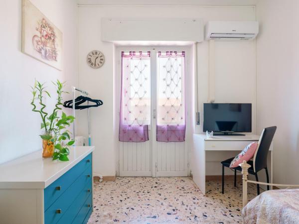 B&B POTHOS - ENG ITA - Air Conditioning Wi-Fi Fridge Netflix Local Guide - Aria condizionata, frigo, internet, guida locale : photo 1 de la chambre chambre simple
