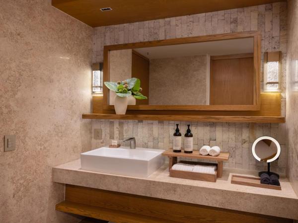 Impression Isla Mujeres by Secrets - Adults Only - All Inclusive : photo 3 de la chambre suite junior lit king-size