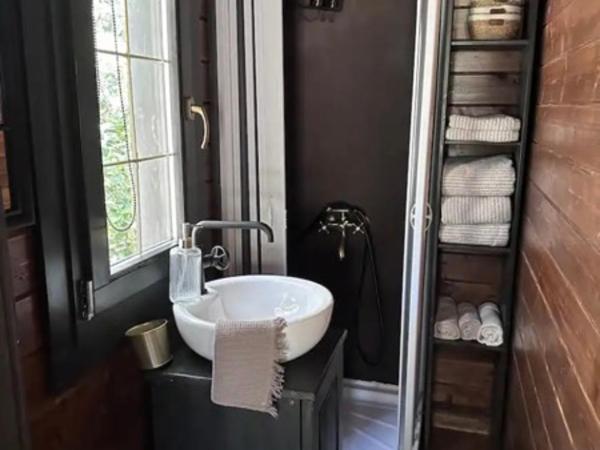 Roulotte / Tiny House dans les Alpilles : photo 1 de la chambre tente