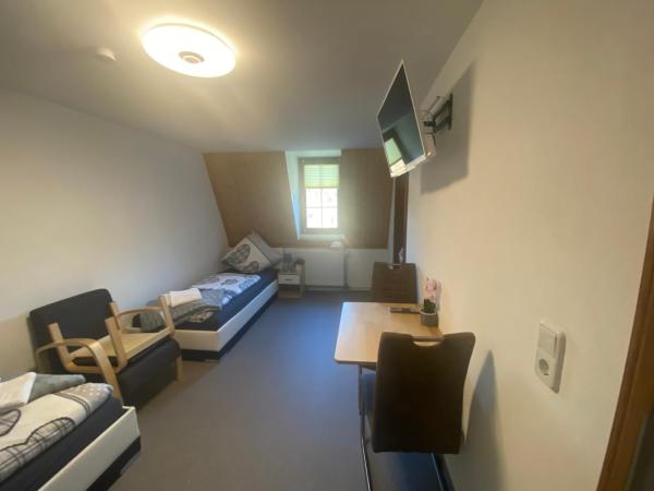 Zimmervermietung Abir : photo 1 de la chambre chambre lits jumeaux avec salle de bains privative