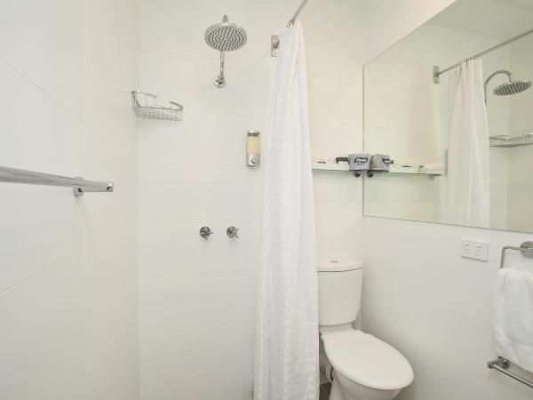 Manly Paradise Motel & Apartments : photo 4 de la chambre hébergement motel lit queen-size et lit simple - vue sur plage