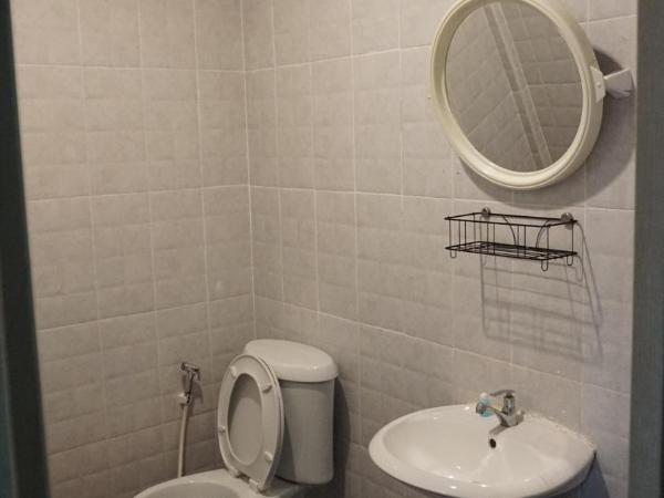 Kitty Guesthouse : photo 9 de la chambre chambre double avec balcon