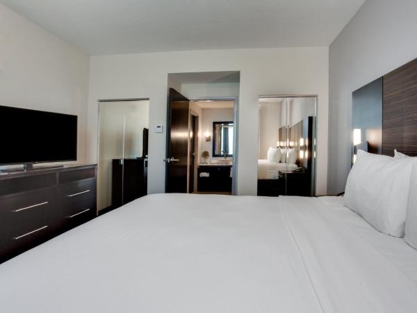 Crowne Plaza Hotel & Resorts Fort Lauderdale Airport/ Cruise, an IHG Hotel : photo 3 de la chambre suite 1 chambre lit king-size avec canapé-lit